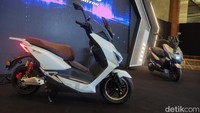 PT TDI sudah mulai menjual produk barunya tersebut di pameran IEMS 2022. Mereka membanderol TX1800 seharga Rp 33.900.ooo dan TX3000 yang mencapai Rp49.900.000. Keduanya berstatus on the road Jakarta. Foto: Septian Farhan Nurhuda/detikcom