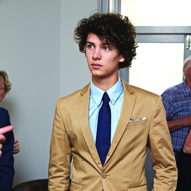 Ratu Margrethe sengaja mencopot gelar bangsawan pada empat cucunya agar mereka bisa hidup tanpa aturan kerajaan yang formal. Meski nantinya akan tetap mendapat gelar His Excellency Count dari Monpexat. Foto: Instagram @nikolaitildanmark