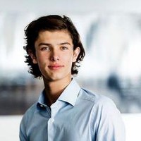 Pria 22 tahun tersebut sempat jadi perbincangan ketika mendobrak tradisi kerajaan karena tidak menyelesaikan latihan militer. Ia keluar setelah dua bulan karena merasa tidak akan berkarier di bidang tersebut. Foto: Instagram @prins.nikolai