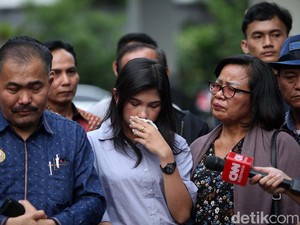 Vera Menangis saat Ungkap Curhat Yosua akan Tanggung Masalah Sendiri