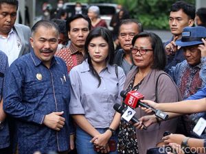 Ibu Yosua Minta Hakim & Jaksa Hukum Pelaku Seberatnya