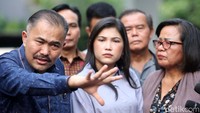 Terbaru, Kejaksaan Agung menyatakan berkas perkara dugaan pembunuhan berencana terhadap Brigadir Yosua dengan tersangka Ferdy Sambo dkk telah lengkap. Ferdy Sambo dkk segera disidang.