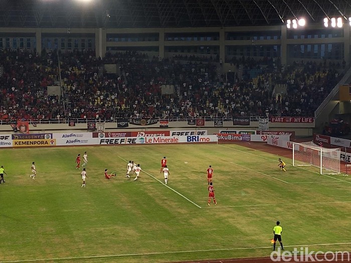Pertandingan Persis Solo melawan PSM Makassar di Stadion Manahan Solo, Kamis (29/9/2022).
