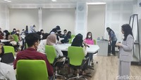 Prilly Latuconsina menjadi dosen praktisi Kajian Selebritas di Departemen Ilmu Komunikasi, Fakultas Ilmu Sosial dan Ilmu Politik (Fisipol) UGM. Foto: Jauh Hari Wawan S/detikJateng