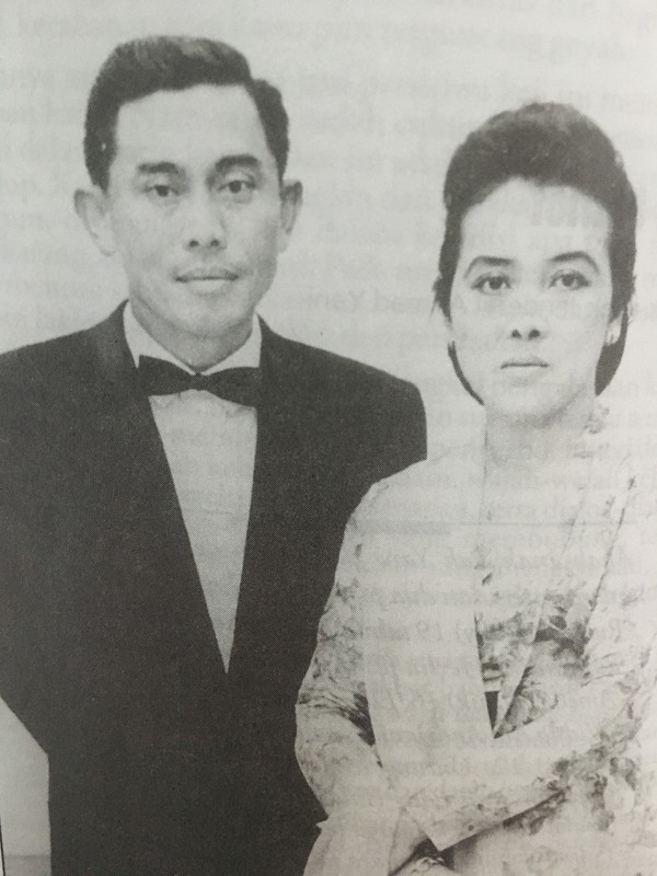 Orta asrlarda jinsiy qullarni tomosha qiling Ular mening boshimni porno bilan urishyapti