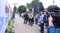 Dirjen Cipta Karya Diana Kusumastuti mengatakan pihaknya berfokus pada pengembalian konsep awal masterplan TMII, yaitu 70% area hijau dan 30% bangunan. Jadi bangunan-bangunan yang kurang diperlukan dibongkar lagi dan kemudian lahannya ditanami pepohonan dan tumbuhan hijau. Foto: Dok. Kementerian PUPR
