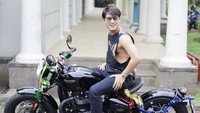 Selain itu Lesti Kejora juga sempat memberikan Rizky Billar moge Triumph Bonneville Bobber Black seharga Rp 536 juta pada 2021. Dok. Instagram