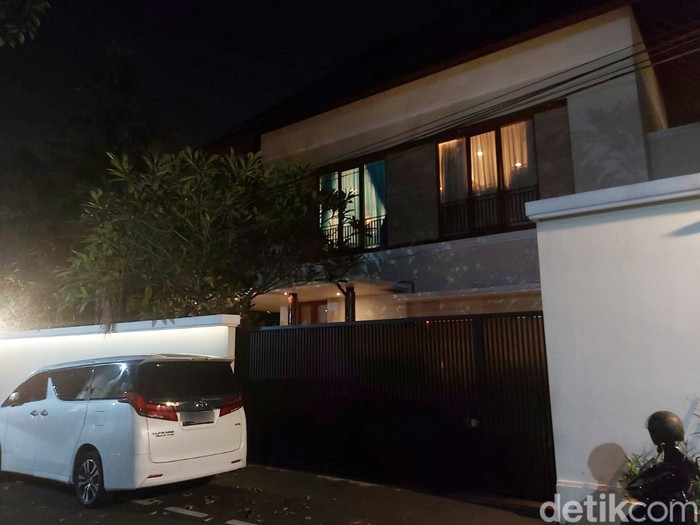 Rizky Billar Suasana kediaman Rizky Billar dan Lesti Kejora.