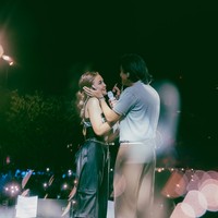 Namun rupanya gaya pacaran jebolan Indonesian Idol dan Rizky Febian itu malah dinilai kelewat mesra oleh netizen. “Kalau putus itu gimana ya pacaran terlalu bebas bgt,” komentar akun Instagram @yuniwaryani1. Walaupun demikian tak sedikit juga netizen yang mengidolakan hubungan Rizky dan Mahalini. Foto: Instagram/@rizkyfbian