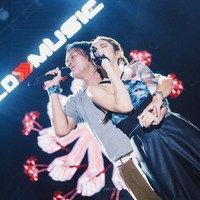 Bak pasangan yang sedang dimabuk asmara, Mahalini dan Rizky Febian memang terlihat selalu lengket seolah tak terpisahkan. Walaupun beberapa netizen tampak memberikan nyinyiran, namun tak sedikit juga yang mengaku gemas dan baper melihat gaya pacaran keduanya. Foto: Instagram/@mahaliniraharja