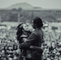 Kisah cinta Rizky Febian dan Mahalini juga sempat menjadi perbincangan karena keduanya menjalin hubungan beda keyakinan. Namun rupanya hal itu tidak menjadi penghalang bagi keduanya. Buktinya hingga saat ini Mahalini dan Rizky masih selalu terlihat romantis bersama. Foto: Instagram/@mahaliniraharja