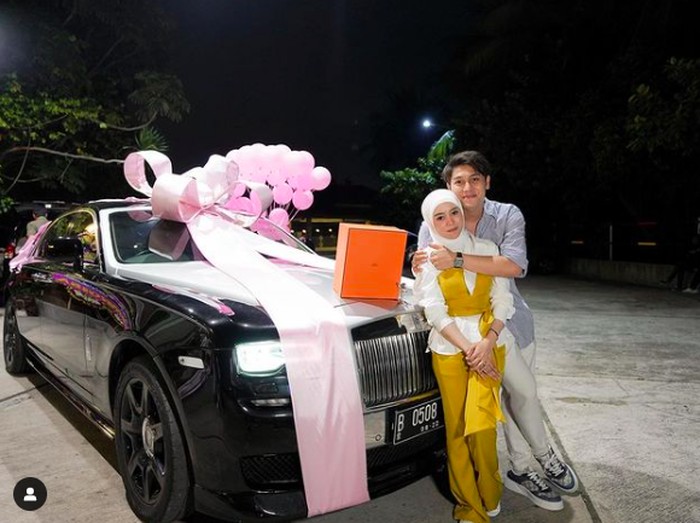 Rolls-Royce Ghost dari Rizky Billar untuk Lesti Kejora
