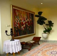 Kehadiran karpet khas Turki semakin mengentalkan suasana klkasik di rumah Sania. (Foto: YouTube/Trans7 Official)