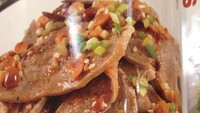 Semoga hidangan daging yang ada di restoran China ini, bukan terbuat dari organ paru-paru sepasang suami istri ya! Foto: Pool/Site