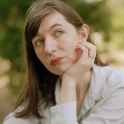 Novelis Sally Rooney Lantang Dukung Palestina, Hadapi Reaksi Negatif