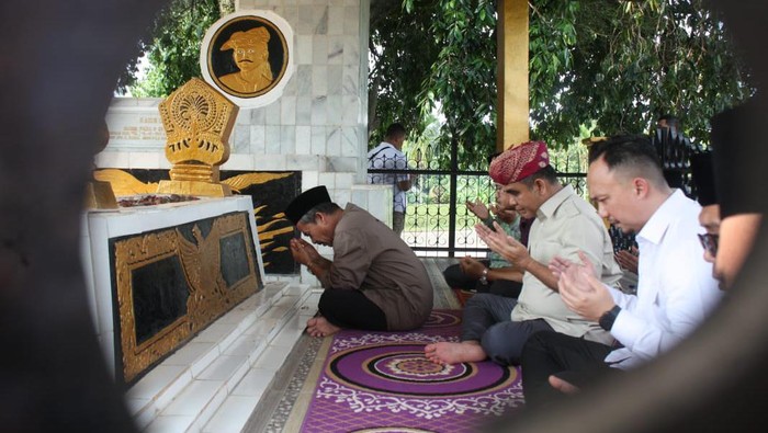 Sekjen Partai Gerindra kunjungi makam Radin Intan II