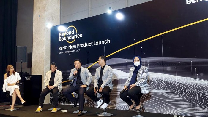 Solusi Visual untuk Bisnis yang Interaktif BenQ, inovator solusi visual yang terkenal secara global, mengenalkan dua produk terbarunya Smart Projector EH620 untuk bisnis dan Interactive Displays RP03 untuk pendidikan. Seperti apa?