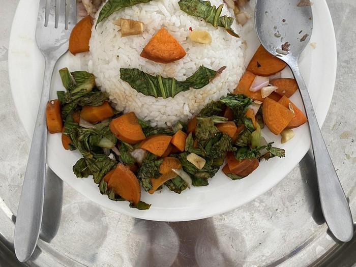 Suami siapkan makanan istri usai melahirkan