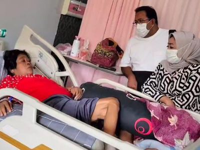 Tampak Kurus, 6 Potret Suti Karno Jalani Perawatan di RS
