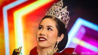 Tania berhak menerima mahkota Putri Pariwisata Indonesia 2022.