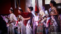 Selain Tania, para top five Putri Pariwisata Indonesia 2022 adalah La Tanya Alisa (runner up/DKI 1), Monica Rumlaan (runner up 2/Maluku), Kylie Julia Ahmad (runner up 3/NTB), dan Stevanny Berliana (runner up 4, Jawa Timur).