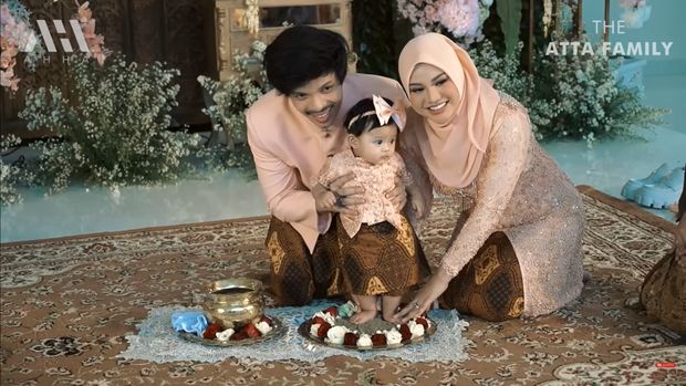 Tedak Siten Ameena Anak Aurel Hermansyah dan Atta Halilintar