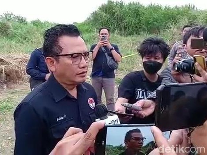 Wakil Ketua LPSK Edwin Partogi saat di TKP penemuan mayat, Marina, Semarang, Kamis (29/9/2022).