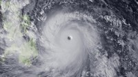 Dilansir largest.org, posisi ke-10 ada Badai Yolanda atau yang juga dikenal sebagai Topan Haiyan. Hantaman badai kategori 5 ini pernah mematikan Filipina hingga menyebabkan 6.000 orang tewas. Badai ini memiliki diameter mencapai 800 km persegi. Getty Images