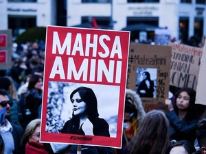 Memotret Gejolak di Iran