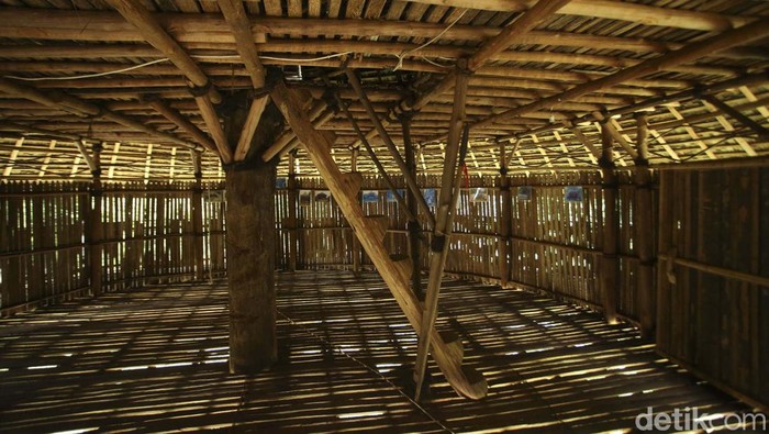 Bung Kupuak merupakan kampung adat tua Suku Dayak Bidayuh yang ada di Jagoi Babang, Kalimantan Barat. Yuk kita lihat suasananya.