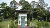 Setelah mereka cocok (lokasi dijadikan perkampungan), jadi tahun ke tahun mereka berdomisili di sini, mereka membuat rumah adat, membuat gawai. Setelah panen padi terkumpulah tetua di sini, menanyakan hasil padi, ikan, berburu, buat syukuran kita buatkan rumah adat di sini. Hingga saat ini gawai tetap diadakan di Bung Kupuak.