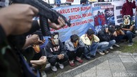 Mereka juga menggelar aksi teateikal saat PKI membunuh enam jenderal dan satu perwira pada peristiwa pemberontakan PKI tahun 1965.