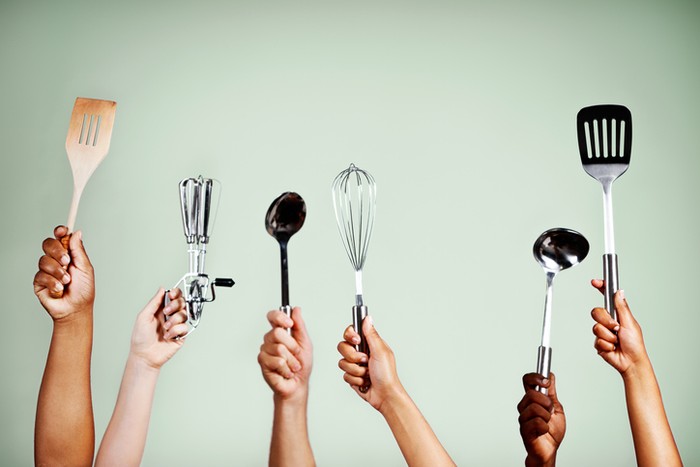 Alat Masak Kayu vs Plastik, Mana Lebih Ideal dan Efektif?