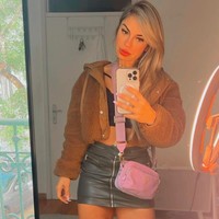 Inilah penampakan kaki Anne Lima yang kekar dan berotot. Kakinya itu bahkan disebut mirip dengan milik Arnold Schwarzenegger. Foto: dok. Instagram/@love_lifeanne