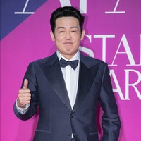 Heo Sung Tae mencuri perhatian berkat penampilannya sebagai preman sangar di Squid Game. Dia sukses memenangkan penghargaan ‘Best Supporting Actor’ bersama Yoon Byung Hee, yang tampil sebagai pemeran pendukung Vincenzo. Foto: Instagram