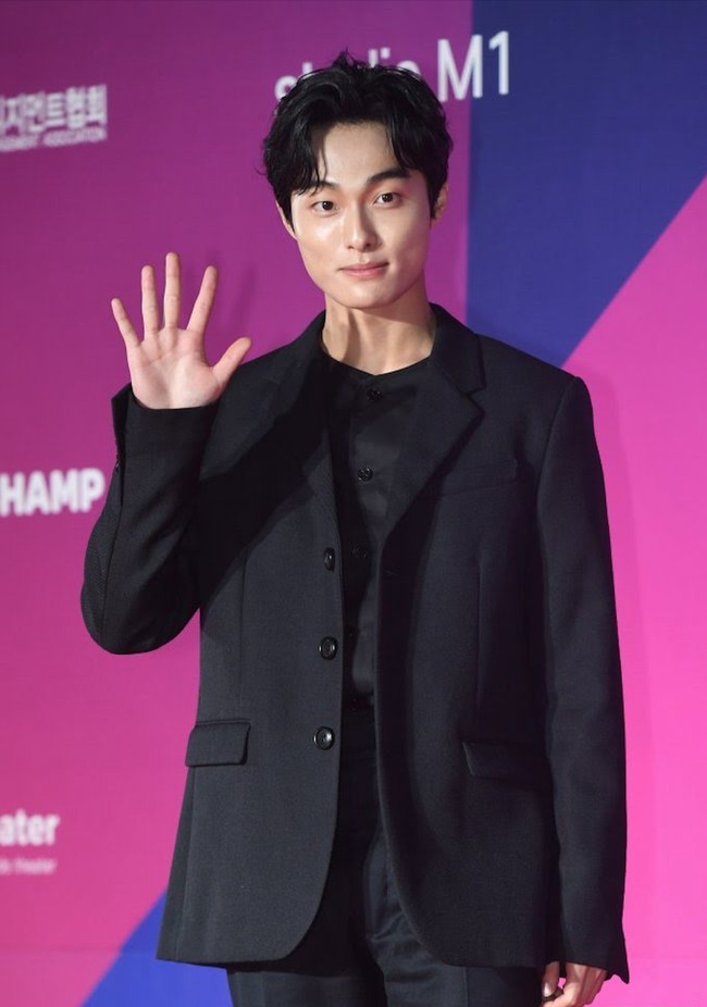 Yoon Chan Young meraih popularitas setelah membintangi drama Korea Netflix bertema zombie, All of Us Are Dead. Dia membawa pulang piala ‘Best New Actor’ bersama Tang Jun Sang (Move to Heaven). Foto: Instagram