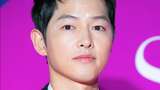 Foto 10 Artis Korea di APAN Star Awards, Song Joong Ki Pamer Rambut Baru