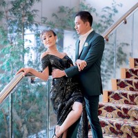 Ayu Dewi dan Regi Datau menikah pada 16 Juni 2012. Dari pernikahannya, keduanya telah dikaruniai 3 orang anak, 1 perempuan dan 2 laki-laki. Foto: Instagram/@mrsayudewi