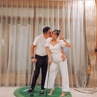 Dalam video wawancaranya bersama dokter Richard Lee, Denise mengungkapkan jika dirinya sudah 4 tahun menjalin hubungan terlarang dengan pria berinisial R. Pria berinisial R yang berprofesi sebagai pengusaha itu disebut memiliki seorang istri yang merupakan host ternama. Foto: Instagram/@mrsayudewi