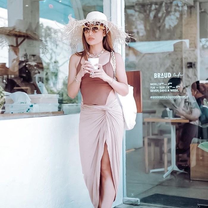 Ayu Dewi dan Regi Datau Ayu Dewi dan Regi Datau