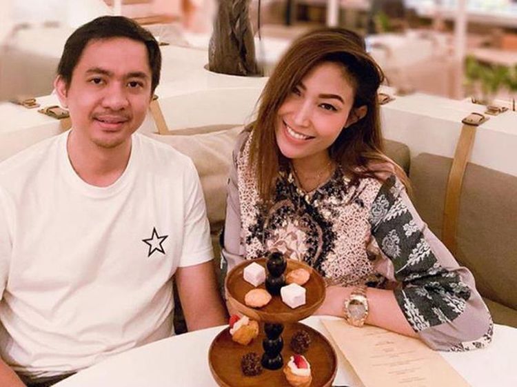 Momen Romantis Ayu Dewi dan Regi Datau saat Makan Dessert Bersama