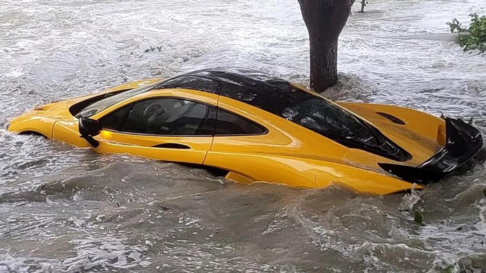 Baru dibeli seminggu, McLaren P1 seharga Rp 22 miliar ini terendam banjir