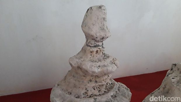 Batuan diduga mahkota candi dari batuan putih di Museum R Hamong Boyolai, Jumat (30/9/2022).