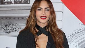 Foto: Penampilan Cara Delevingne Tampak Normal Setelah Isu Mental Breakdown