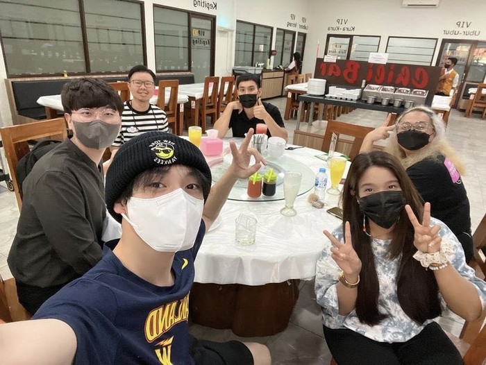 Chenle NCT makan seafood di Sunter