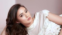 Ia beradu akting dengan Rizky Billar. Foto: (dok. Instagram @kiranadevina)