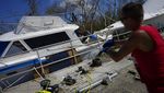 Disapu Badai, Kapal-kapal Terdampar ke Permukiman Warga di Florida