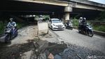 Parah! Jalan Rusak di Kalimalang Bekasi Tak Kunjung Dibenahi