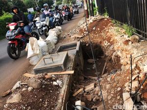 Duh, Sudah 2 Bulan Proyek Got di Tangsel Masih Berantakan