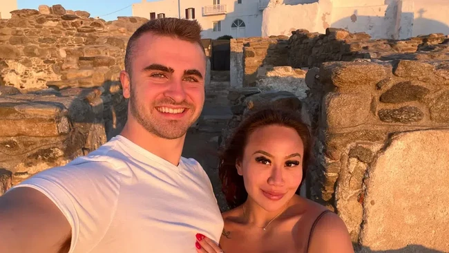 Wanita 27 tahun ini mengatakan bahwa biaya hidupnya ditopang sepenuhnya oleh kekasihnya, Ed Reay. Mulai dari sewa apartemen, tagihan bulanan hingga ongkos untuk liburan. Foto: Instagram/@thehannahchan